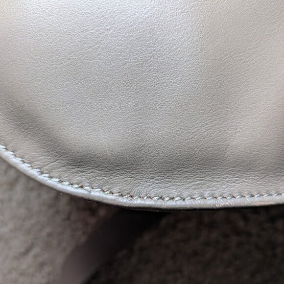 Lo & Sons Claremont Leather DSLR Crossbody Camera Bag in Taupe - Picture 9 of 12